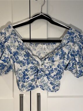 Blue Floral Puff-Sleeve Twist Crop Top